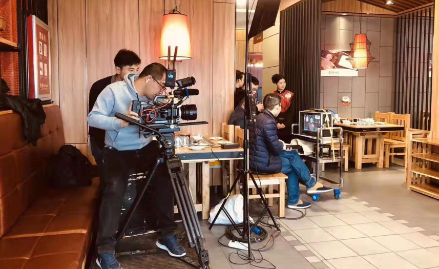 鄭州宣傳制作公司談?wù)勑麄髌瑘髢r差異大的原因
